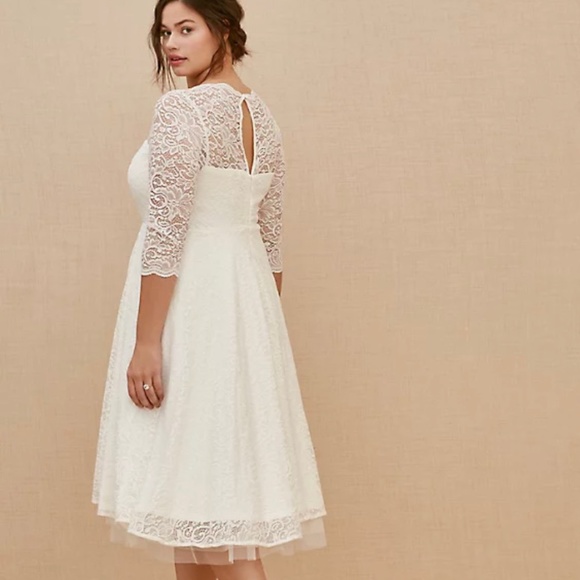 NWT Torrid Ivory Strech Lace Wedding Dress Size 24 - Picture 2 of 14